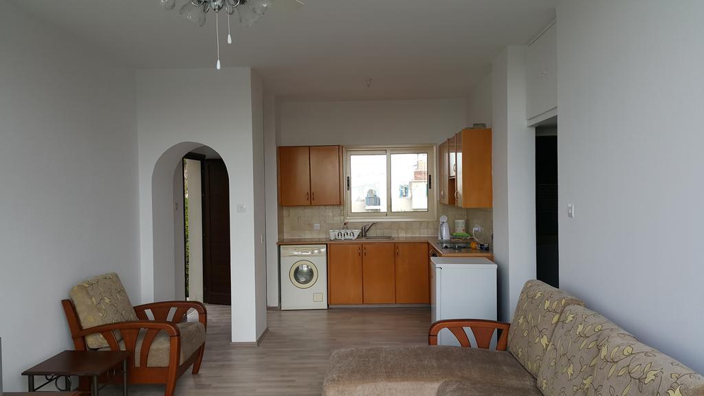 Dalia 5 Apartment Paphos Szoba fotó